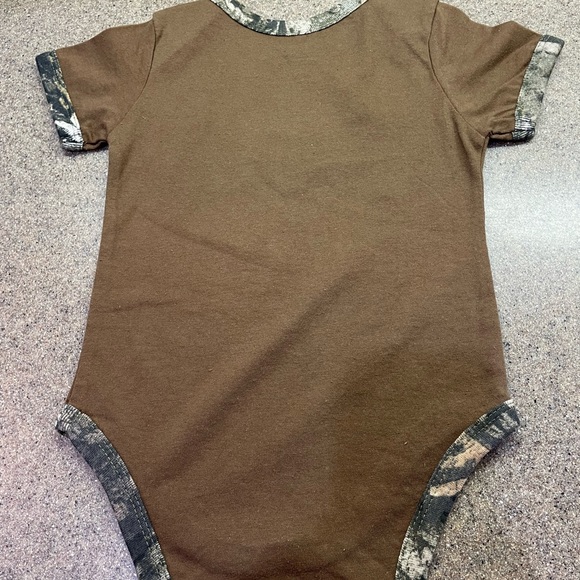 NWOT Mossy Oak Set of (2) Hunting Theme Creepers, Infant 18 months - Picture 6 of 7